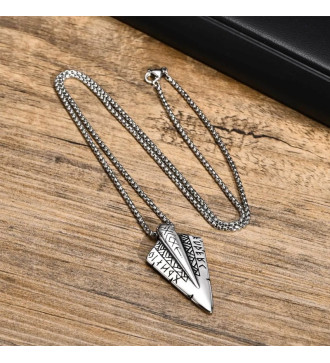 Nemesacél viking nyílhegy medál rúnákkal, nyakláncon