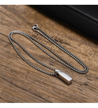 Nemesacél möbius medál nyakláncon Nemesacél möbius medál nyakláncon