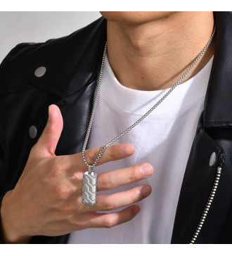 Nemesacél medál nyakláncon, gumiabroncs mintázattal Nemesacél medál nyakláncon, gumiabroncs mintázattal