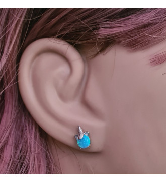 Ezüst unikornis fülbevaló opál kővel díszítve