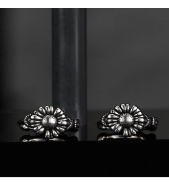 Virágos, antik hatású karika fülbevaló