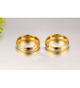 Aranyozott, női karikagyűrű kristályokkal, nemesacélból