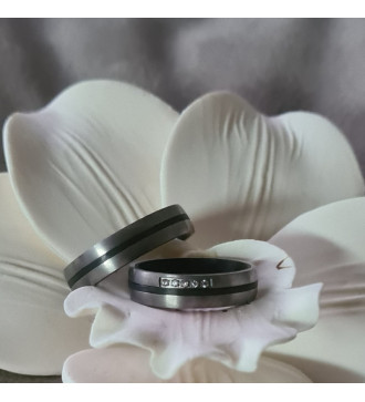 Raven, exkluzív férfi titán karikagyűrű, karbon betéttel