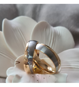 Kéttónusú, nemesacél karikagyűrű 3 db cirkónia kővel