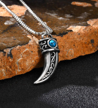 Farkasfog, antikolt nemesacél medál, nyakláncon