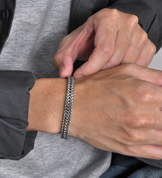 Gravírozott nemesacél férfi karkötő mágneses kapoccsal (21 cm)