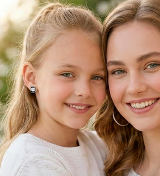 Pandalány és tappancs, orvosi fém gyerek fülbevaló szett