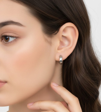 Fazettált felületű orvosi fém fülbevaló