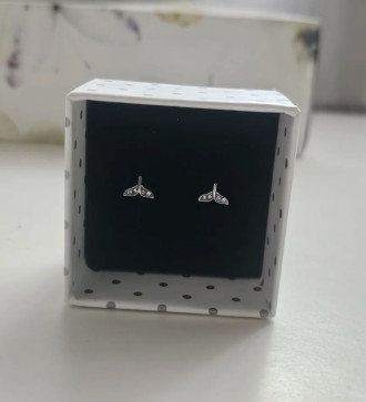 Delfin uszony, kristályos nemesacél fülbevaló, golyózárral