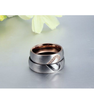 Fél szív mintás női karikagyűrű nemesacélból