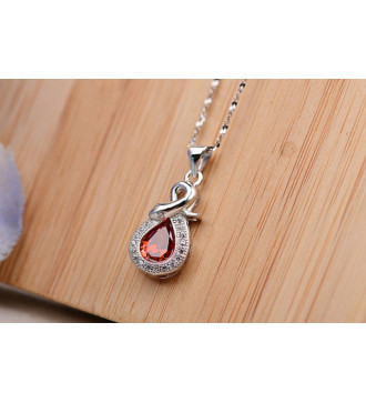 Ezüst csepp medál rubinpiros kővel, kígyó motívummal