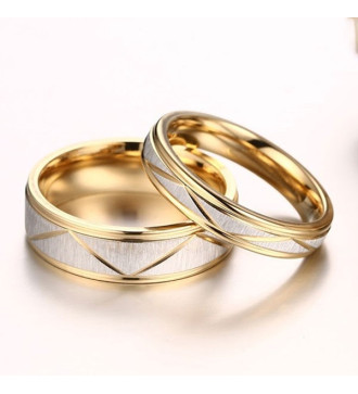 Aranyozott női nemesacél karikagyűrű vésett mintával