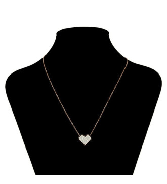 Szövet hatású nemesacél szív medál nyakláncon Szövet hatású nemesacél szív medál nyakláncon