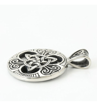 Triquetra, kelta szimbólumos acél medál nyakláncon Triquetra, kelta szimbólumos acél medál nyakláncon