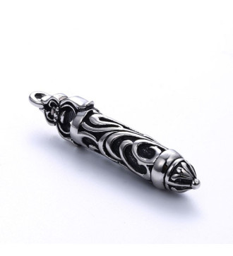 Antik díszes, henger alakú acél medál nyakláncon Antik díszes, henger alakú acél medál nyakláncon