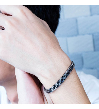 Kétsoros nemesacél karkötő, V alakú szemekkel