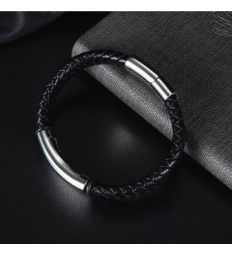 Fonott öko-bőr karkötő fényes nemesacél elemmel és kapoccsal