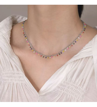 Vidám nemesacél nyaklánc, színes elemekkel díszítve Vidám nemesacél nyaklánc, színes elemekkel díszítve