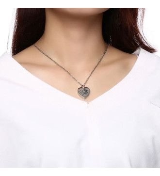 Kegyeleti szív medál nyaklánccal, orvosi fémből Kegyeleti szív medál nyaklánccal, orvosi fémből