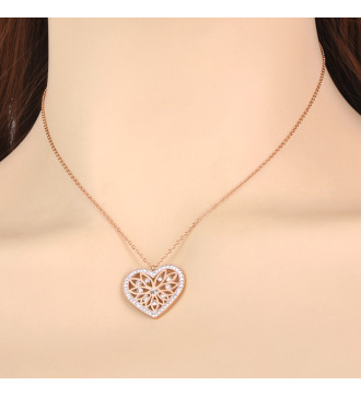 Kristályos szív medál nyakláncon, különleges, áttört mintával Kristályos szív medál nyakláncon, különleges, áttört mintával
