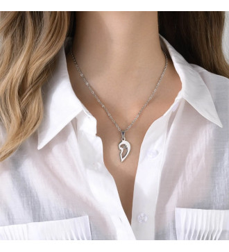 Összeillő, szív alakú nemesacél páros ékszerszett, fekete-ezüst színben Összeillő, szív alakú nemesacél páros ékszerszett, fekete-ezüst színben